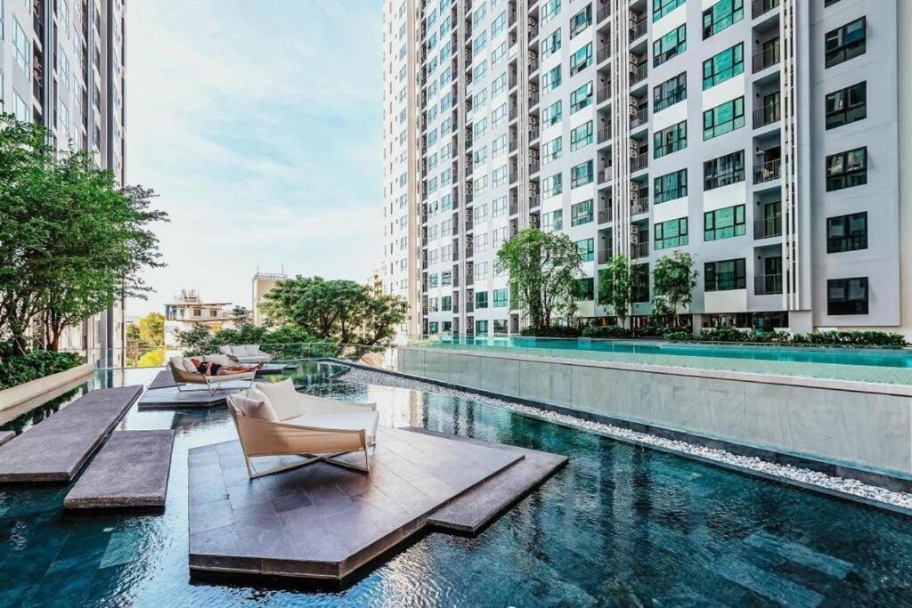 Pool With 360 View Of & Location अपार्टमेंट