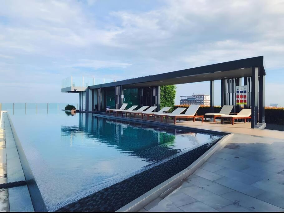 अपार्टमेंट Pool With 360 View Of & Location Pattaya