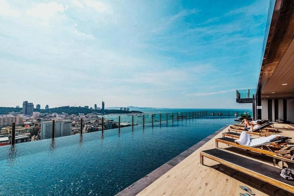 अपार्टमेंट Pool With 360 View Of & Location *