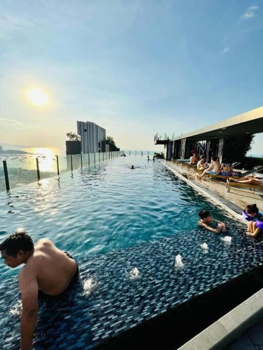 अपार्टमेंट Pool With 360 View Of & Location