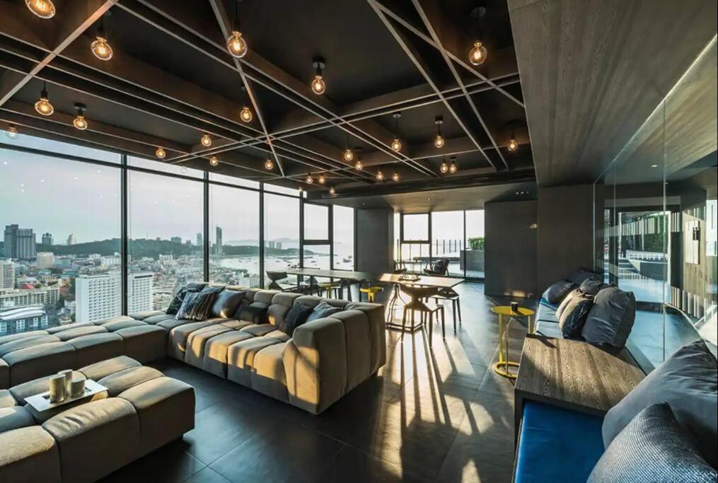 Pool With 360 View Of & Location Appartement