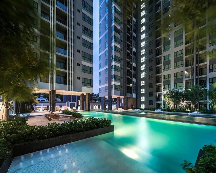 Pool With 360 View Of & Location अपार्टमेंट *