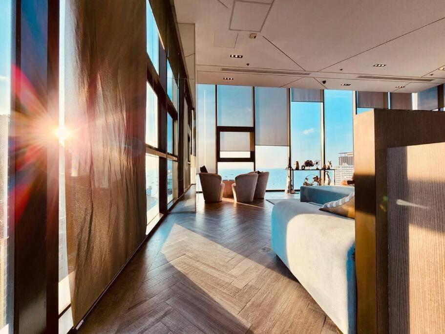 Pool With 360 View Of & Location अपार्टमेंट Pattaya